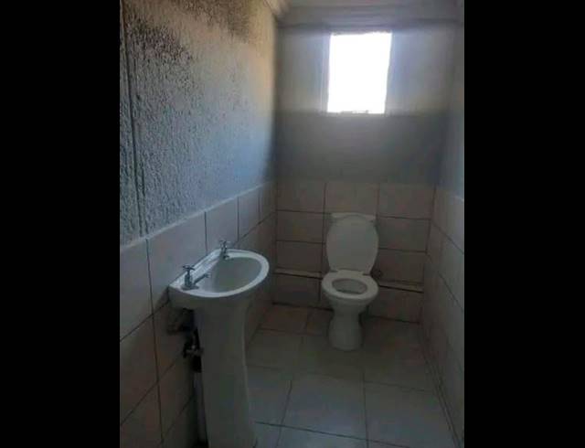 2 BEDROOM PROPERTY TO RENT IN CRYSTAL PARK